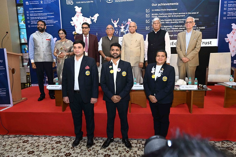 Hon Governor of Maharashtra Shri Ramesh Bais and Dr. Jitender Aggarwal Founder Sarthak with Abilympics Medal Winners at 16th Foundation Day of Sarthak