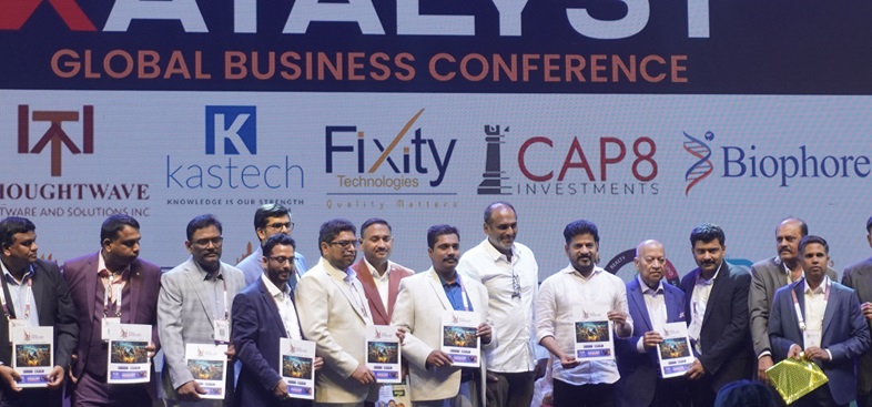 CHIEF MINISTER REVANTH REDDY SEEN UNVEILING SOUVENIR AT APTA KATALYST BUSINESS CONFERENCE IN HITEX. SEEN IN THE PIC ARE OFFICE BEARERS OF APTA